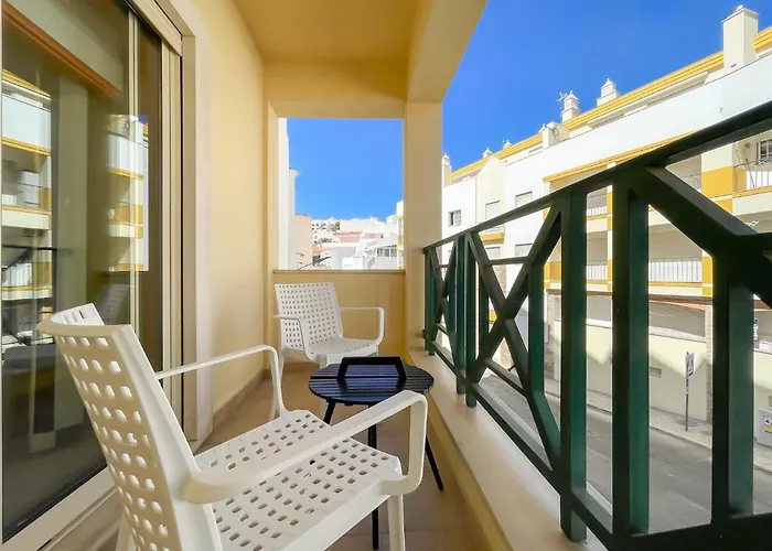 Old Town Center Walk To *